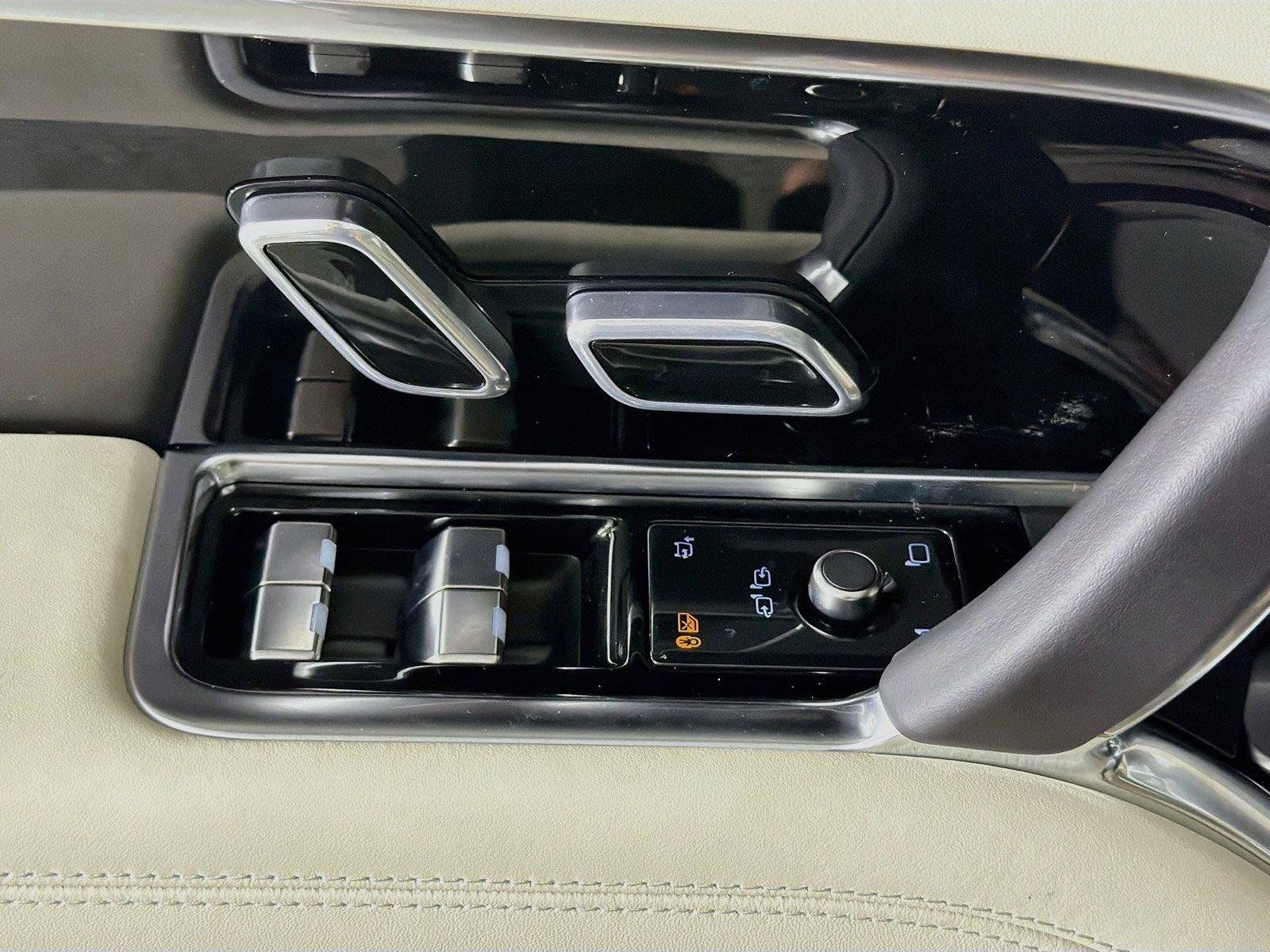 New 2027 Land Rover Range Rover Autobiography AWD/4WD image 17