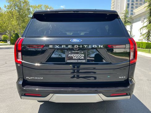 Used 2025 Ford Expedition Max Platinum AWD/4WD image 8