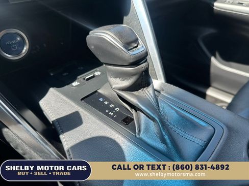 Used 2022 Toyota Venza LE AWD/4WD image 13
