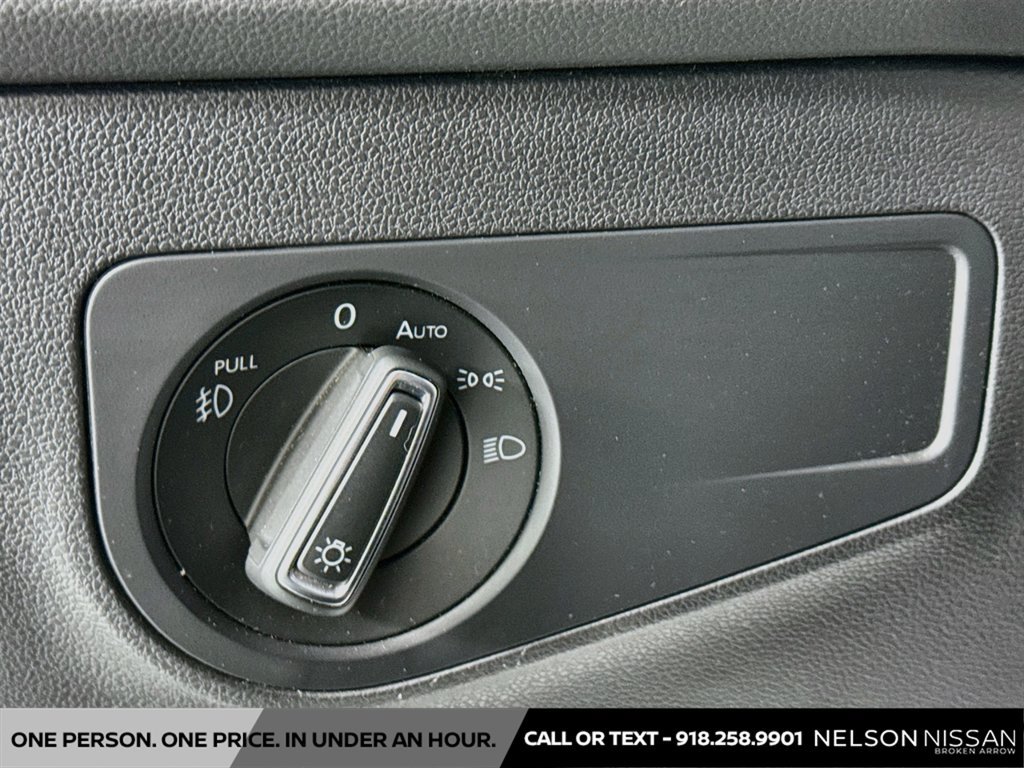 Used 2020 Volkswagen Tiguan SEL AWD/4WD image 10