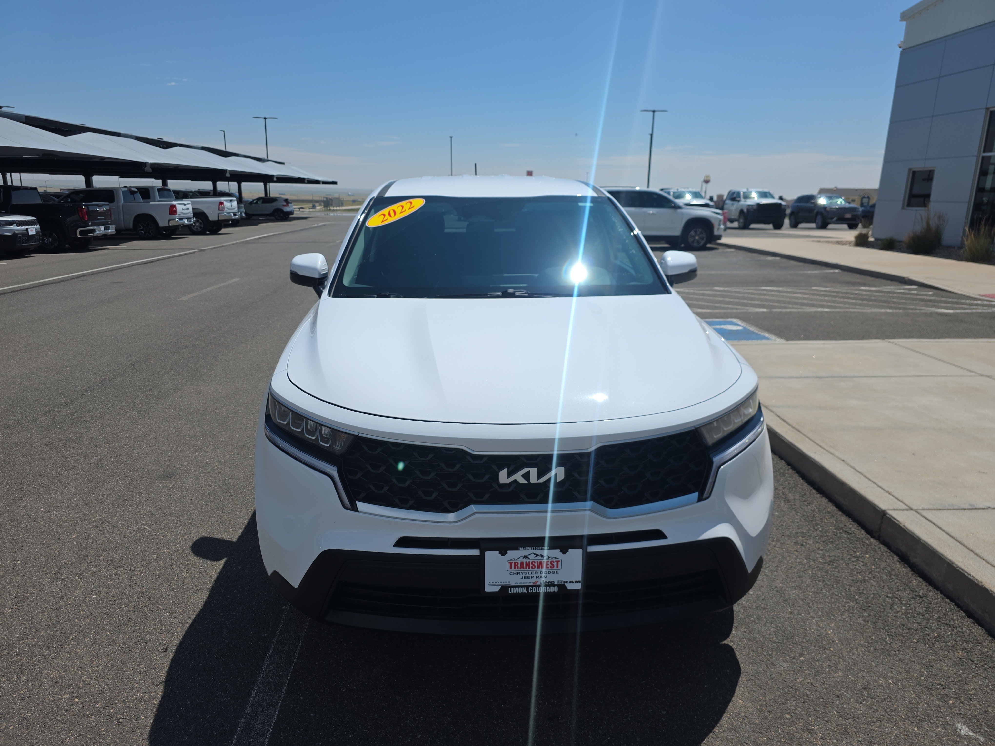 Used 2022 Kia Sorento LX AWD/4WD image 3