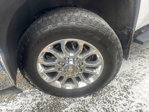 Used 2024 Chevrolet Silverado 2500 LTZ w/ LTZ Convenience Package image 27