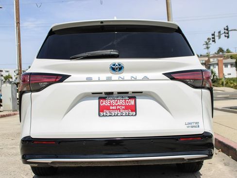 Used 2024 Toyota Sienna Limited FWD image 5