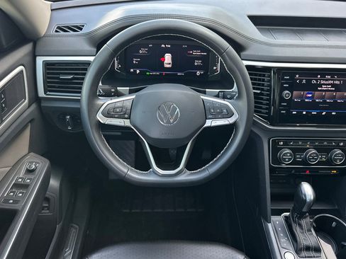 Used 2023 Volkswagen Atlas SE w/ Panoramic Sunroof Package FWD image 14