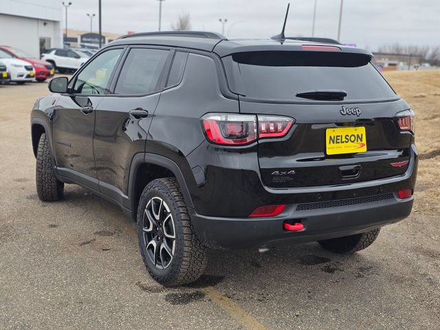 New 2026 Jeep Compass Trailhawk w/ Sun, Sound & Navigation Group AWD/4WD image 3