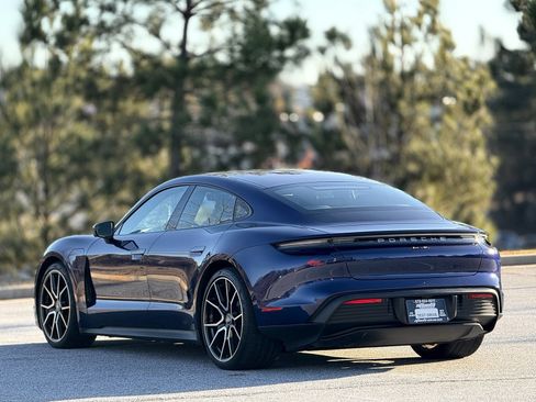 Used 2022 Porsche Taycan image 9