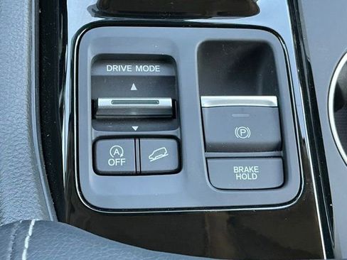 New 2025 Honda Pilot Touring image 15