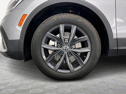 Used 2024 Volkswagen Tiguan SE image 9