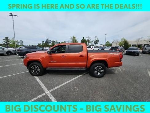 Used 2016 Toyota Tacoma TRD Sport w/ Premium & Technology Package image 9