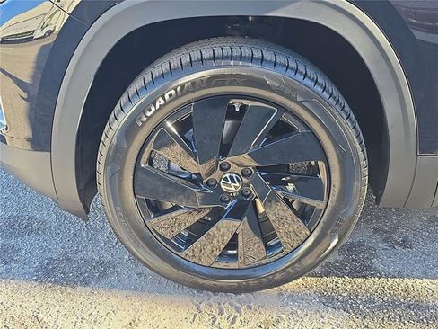 New 2026 Volkswagen Atlas SE image 8