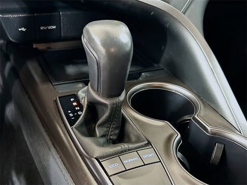 Used 2024 Toyota Camry SE image 14