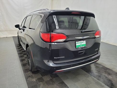 Used 2018 Chrysler Pacifica Limited image 5