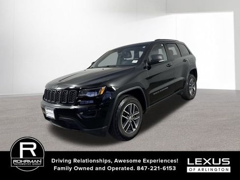 Used 2018 Jeep Grand Cherokee Limited w/ Luxury Group II image 2
