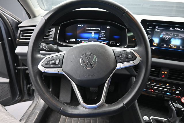 Used 2025 Volkswagen Jetta SE FWD image 19