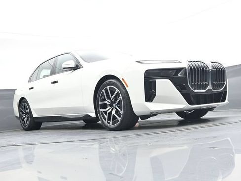 Used 2024 BMW 740i xDrive AWD/4WD image 29