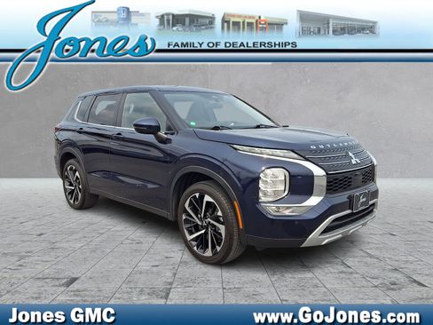 Used 2023 Mitsubishi Outlander SE AWD/4WD image 1