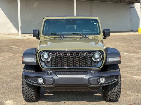 Used 2025 Jeep Wrangler Sport AWD/4WD image 4