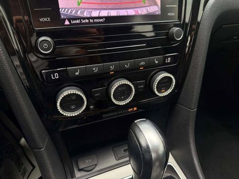 Used 2022 Volkswagen Passat 2.0T SE image 23