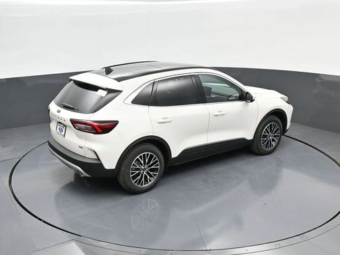 New 2025 Ford Escape SE FWD image 30