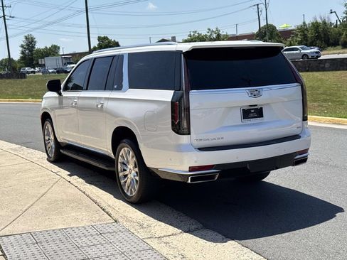 Used 2024 Cadillac Escalade ESV Premium Luxury AWD/4WD image 23
