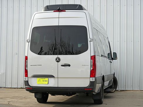 Used 2024 Mercedes-Benz Sprinter 2500 image 5