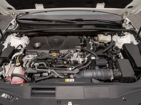 Certified 2021 Toyota Avalon XLE w/ Moonroof Package image 13