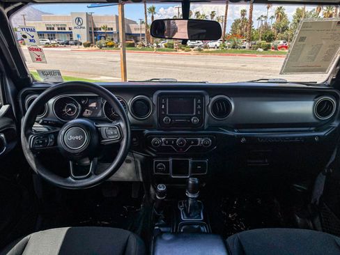 Used 2018 Jeep Wrangler Unlimited Sport AWD/4WD image 14
