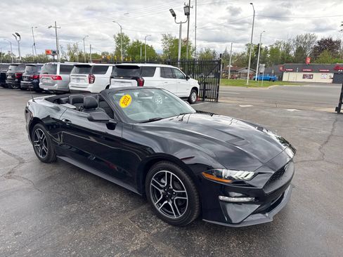 Used 2022 Ford Mustang Premium RWD image 3