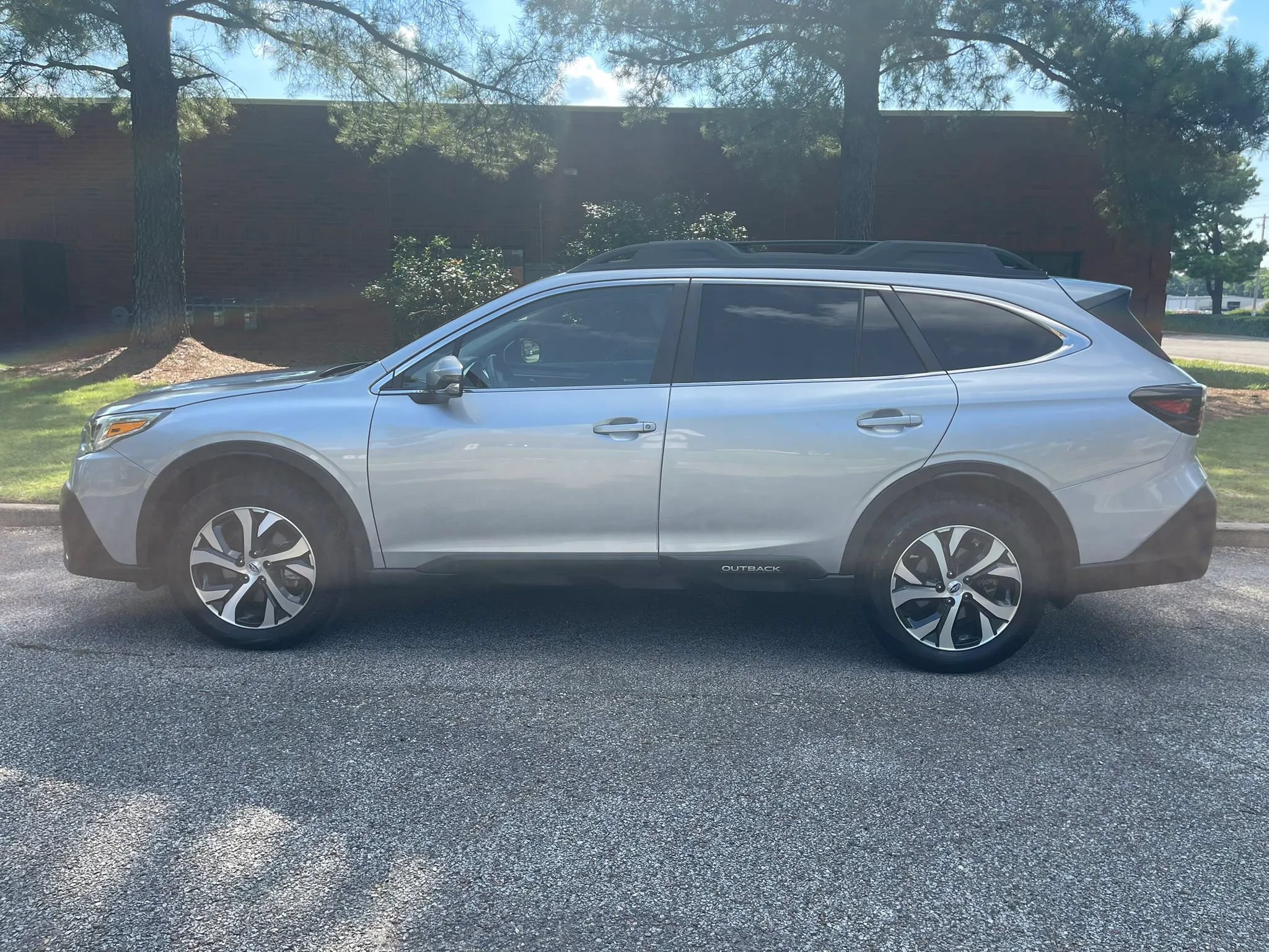 Used 2021 Subaru Outback Limited AWD/4WD image 2