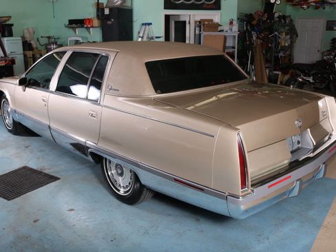 Used 1994 Cadillac Fleetwood Brougham RWD image 46