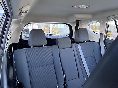 Used 2018 Toyota RAV4 LE image 27