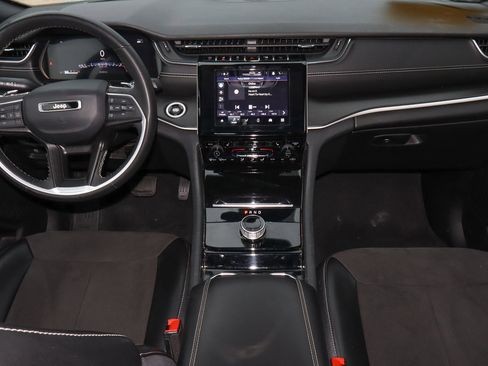 Used 2023 Jeep Grand Cherokee Altitude image 10