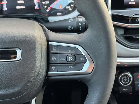 Used 2024 Jeep Compass Limited image 23