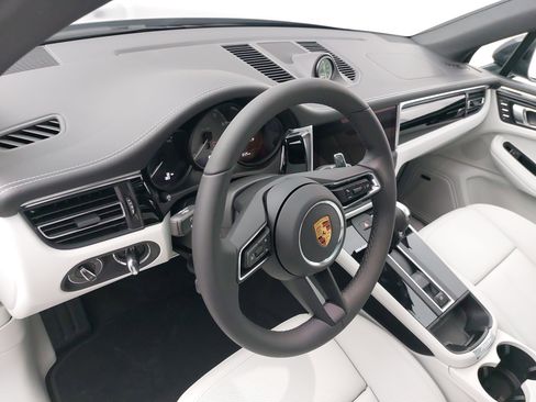 New 2026 Porsche Macan S image 4