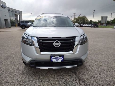 Used 2025 Nissan Pathfinder SL AWD/4WD image 8