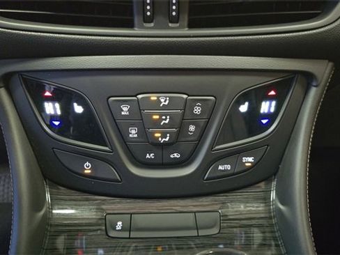 Used 2017 Buick Envision Essence image 21