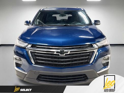 Used 2023 Chevrolet Traverse LT FWD image 2