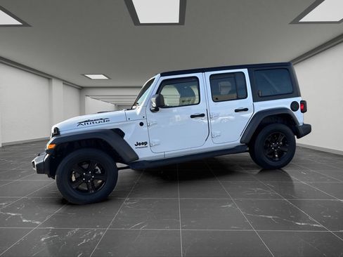 Used 2022 Jeep Wrangler Unlimited Sport AWD/4WD image 8