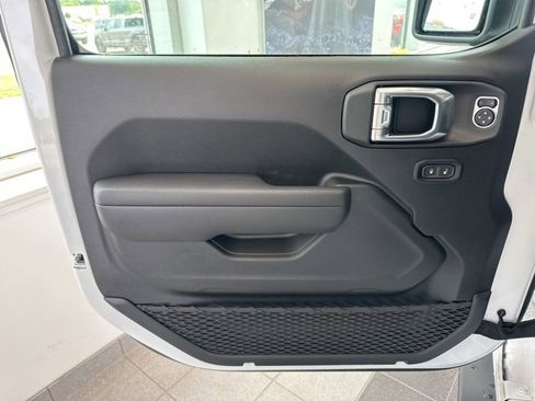 Used 2024 Jeep Gladiator Sport image 22