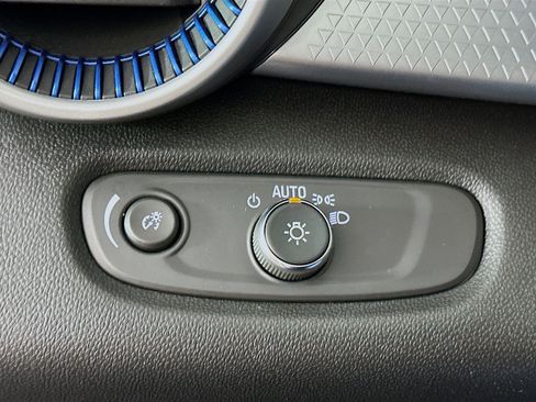 Used 2025 Chevrolet Trax LS image 16