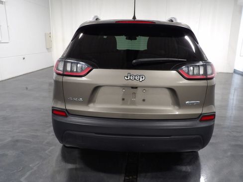 Used 2019 Jeep Cherokee Latitude w/ Cold Weather Group AWD/4WD image 5