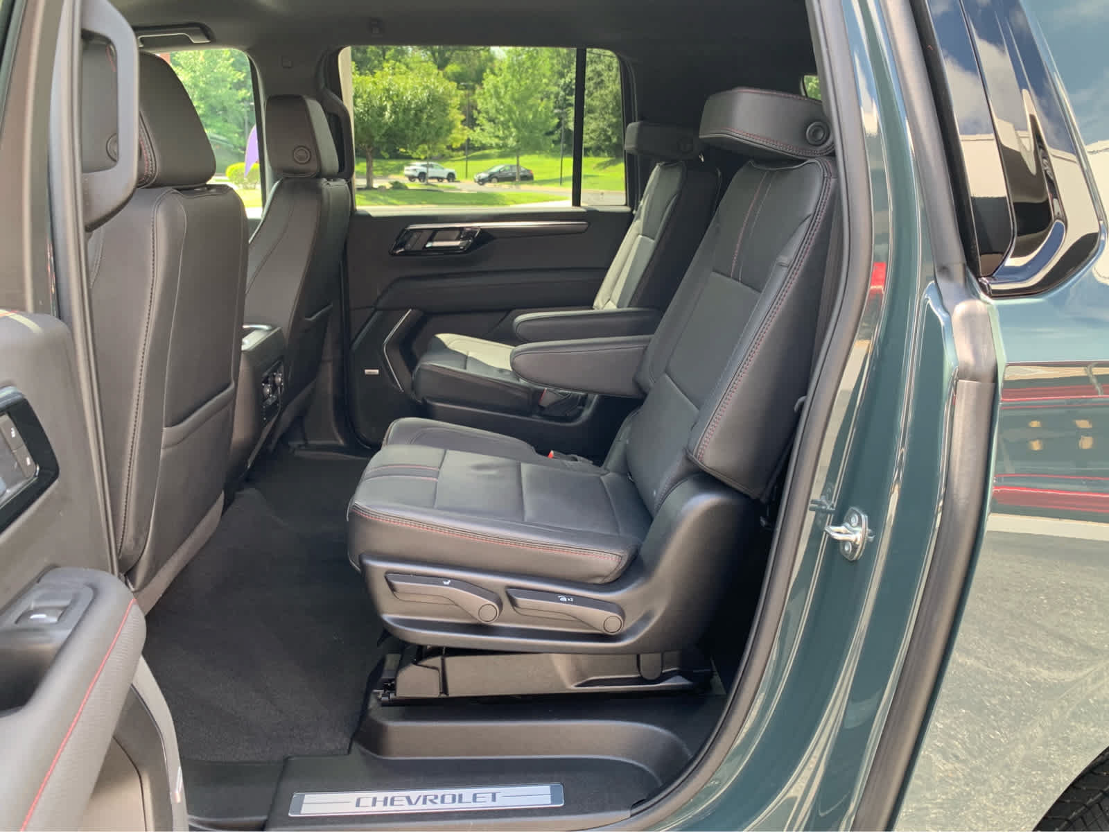 Used 2026 Chevrolet Suburban RST w/ Comfort Package AWD/4WD image 24