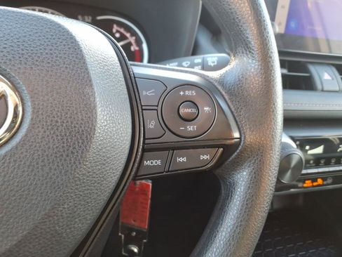 Used 2025 Toyota RAV4 LE AWD/4WD image 15