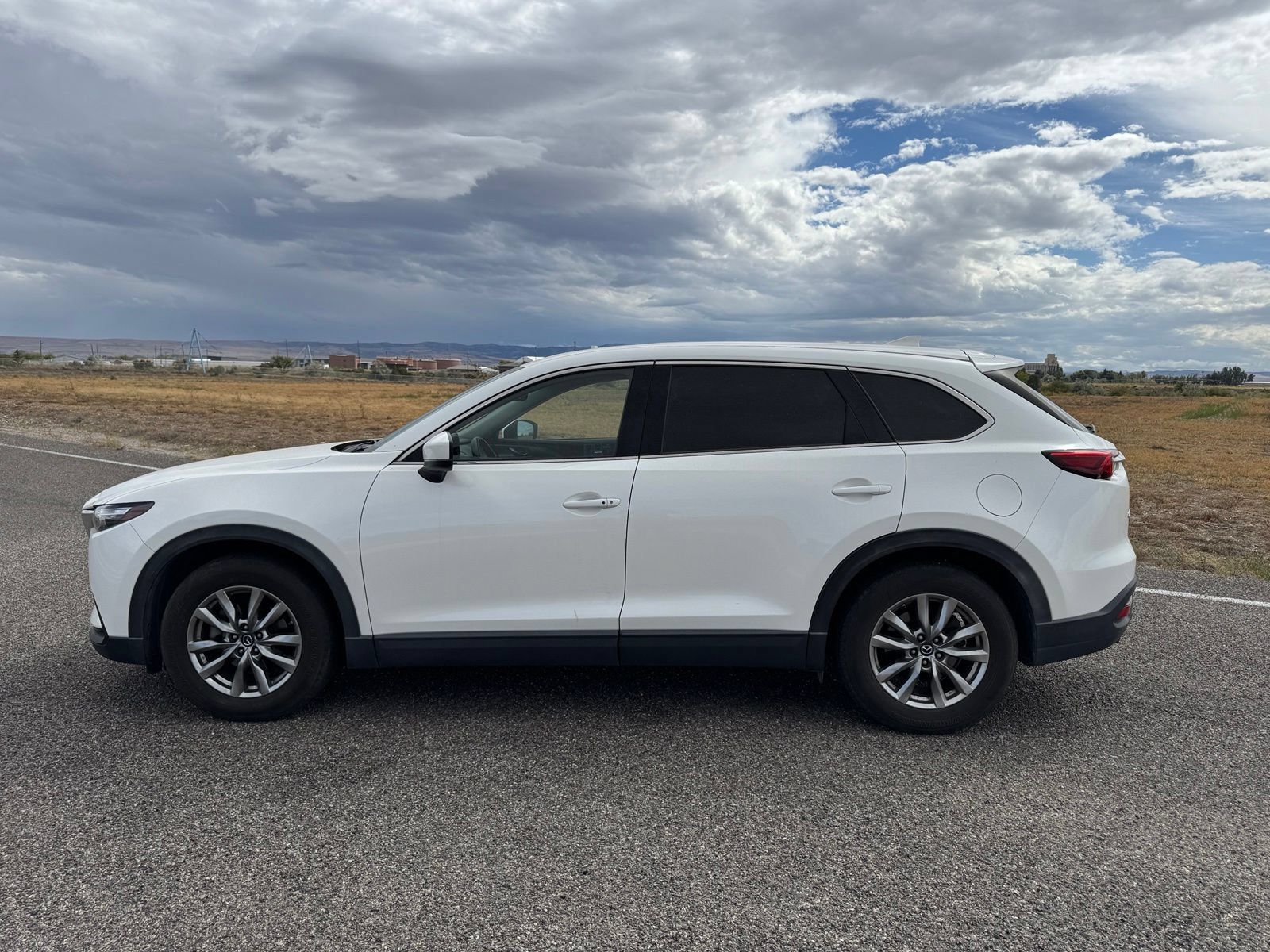 Used 2018 MAZDA CX-9 Touring w/ Touring Premium Package FWD image 2