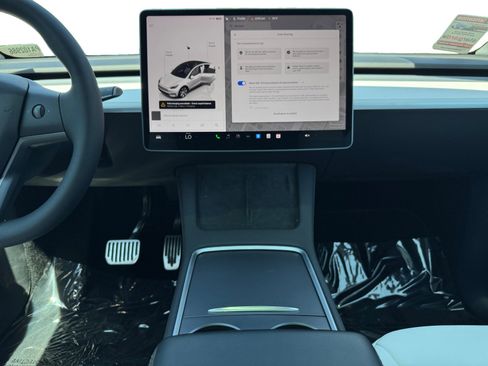 Used 2023 Tesla Model Y Long Range AWD/4WD image 11