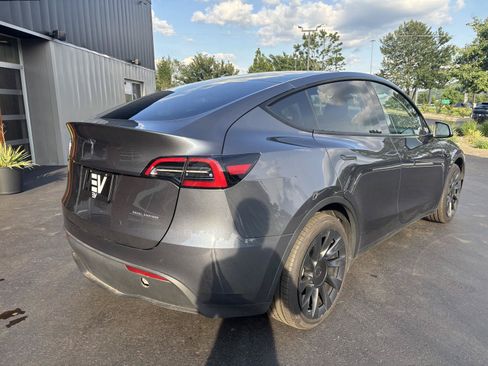 Used 2023 Tesla Model Y Long Range AWD/4WD image 9