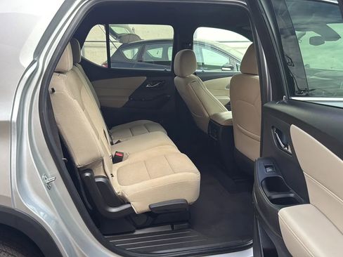 Used 2022 Chevrolet Traverse LS image 26