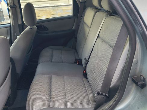 Used 2005 Ford Escape XLT image 12