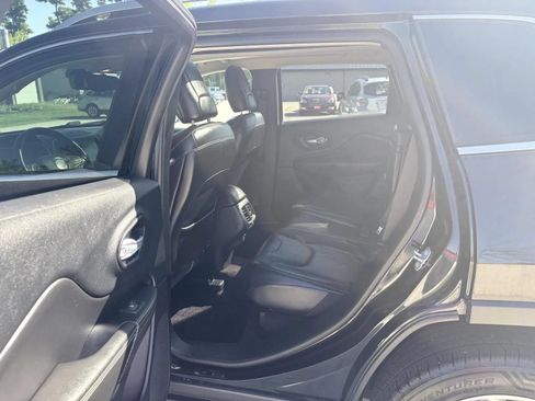 Used 2016 Jeep Cherokee Limited AWD/4WD image 12