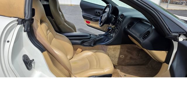 Used 2002 Chevrolet Corvette Convertible w/ Preferred Equipment Group2 RWD image 10